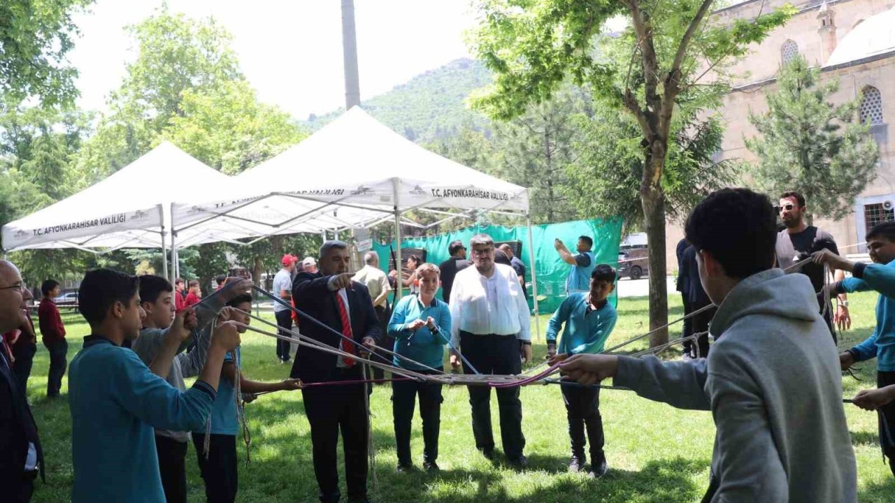 Öğrencilere yönelik gerçekleştirilen yıl sonu cami şenlikleri başladı