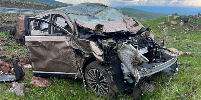 Kars'ta Trafik Kazası: 2 Yaralı