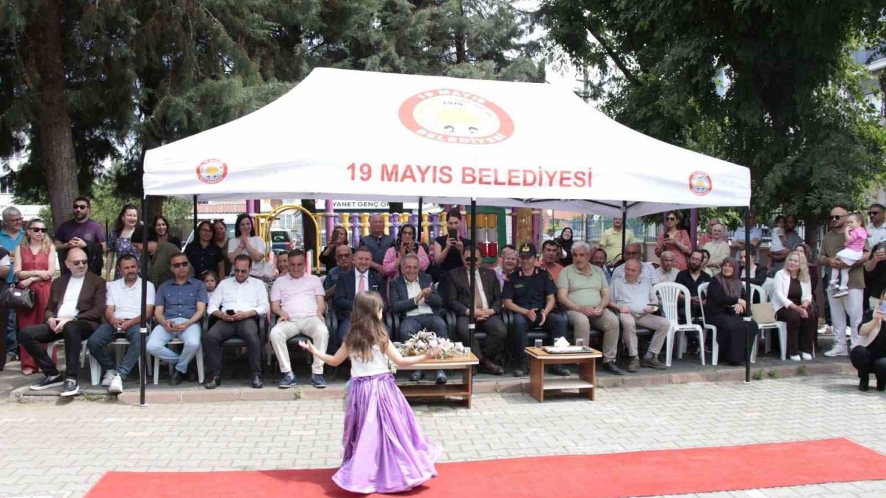 Miniklerden sıfır atık defilesi ve resim sergisi