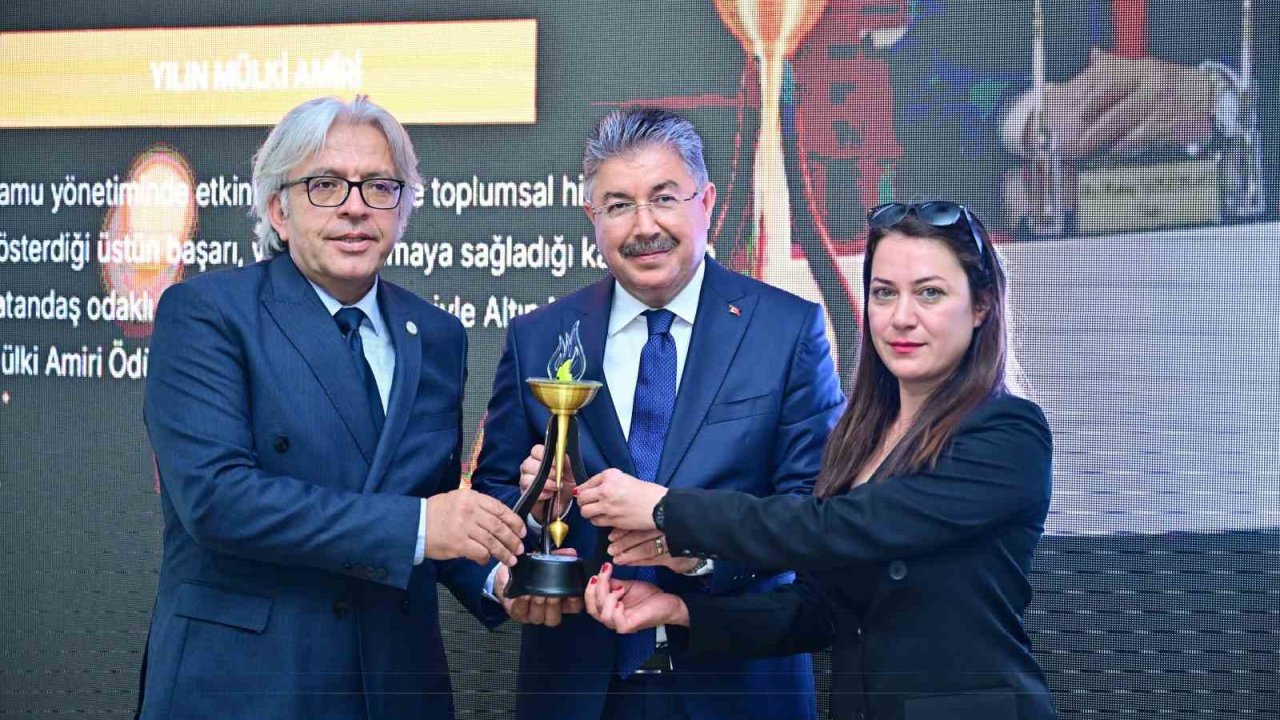 Eskişehir Valisi Yılmaz, ’Yılın Mülki İdare Amiri’ seçildi