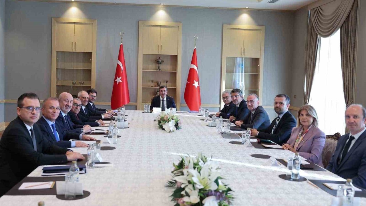 Cumhurbaşkanı Yardımcısı Yılmaz, Cumhurbaşkanlığı Ekonomi Politikaları Kurulu üyeleriyle bir araya geldi