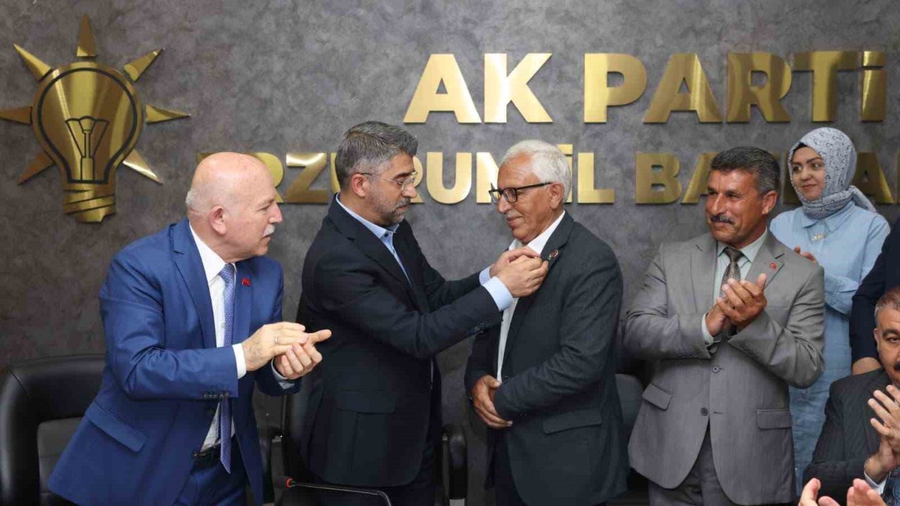 CHP’li meclis üyesi istifa ederek AK Parti’ye geçti
