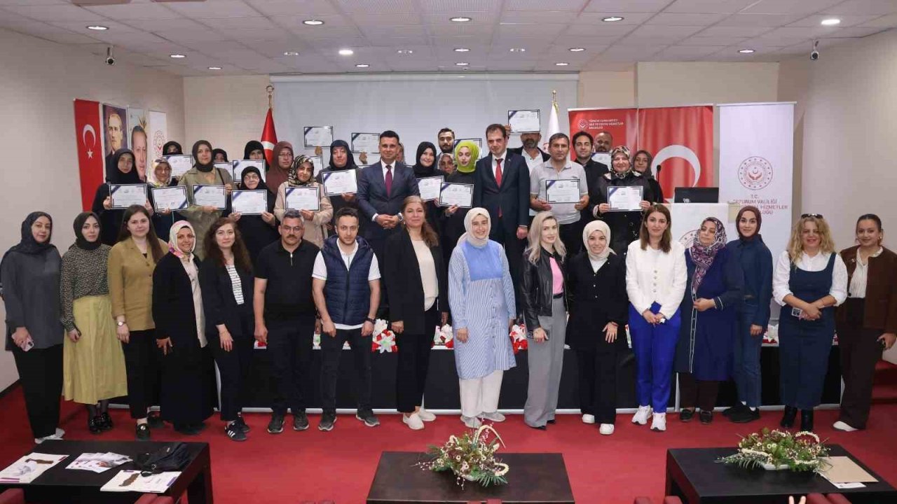 Erzurum’da "Benim köklü ailem" projesinde sertifika heyecanı