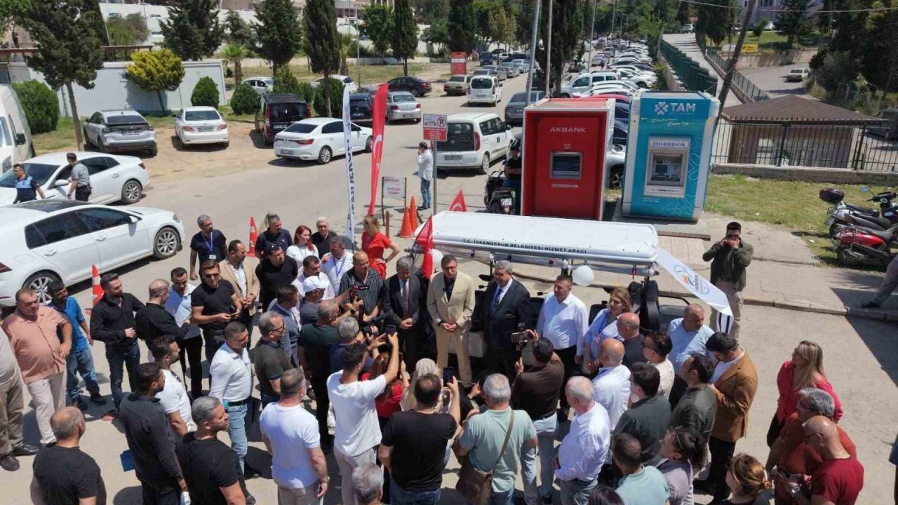 Hastaların 300 metrelik zorlu yoluna İskenderun Belediyesi’nden ring araçlı çözüm