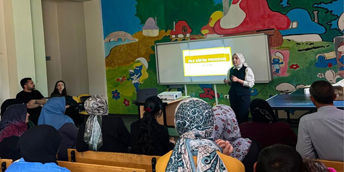 Kağızman'da Velilere Yönelik "Okul ve Aile" Eğitimi Düzenlendi