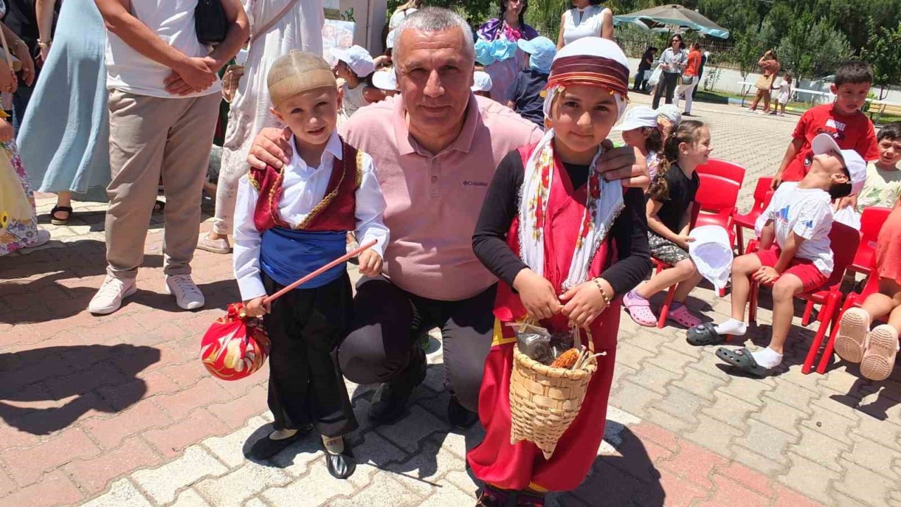 Balıkesir’de miniklerin geri dönüşüm defilesi ilgi gördü