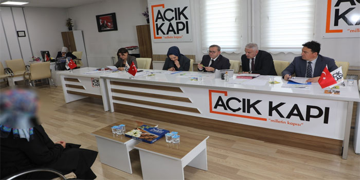 Kars Valisi Ziya Polat Halk Günü Toplantısında Vatandaşları Dinledi