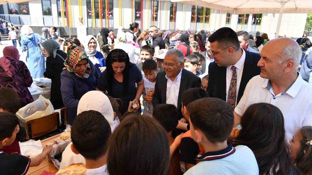 Başkan Büyükkılıç’tan okullardaki bahar coşkusuna yakın ilgi
