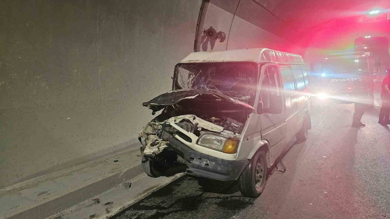 Osmangazi Tüneli içindeki trafik kazasında, 1’ağır 3 kişi yaralandı