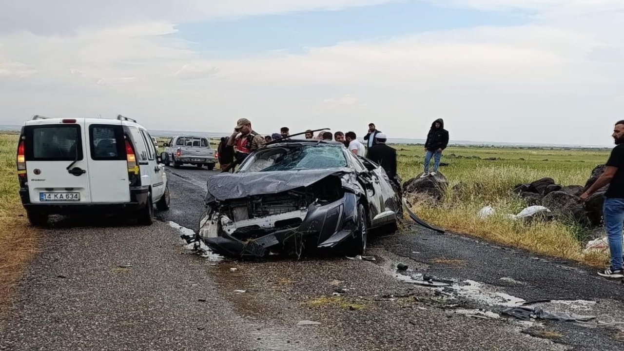 Diyarbakır’da 2 kişinin öldüğü kaza anı cep telefonu kamerasına yansıdı
