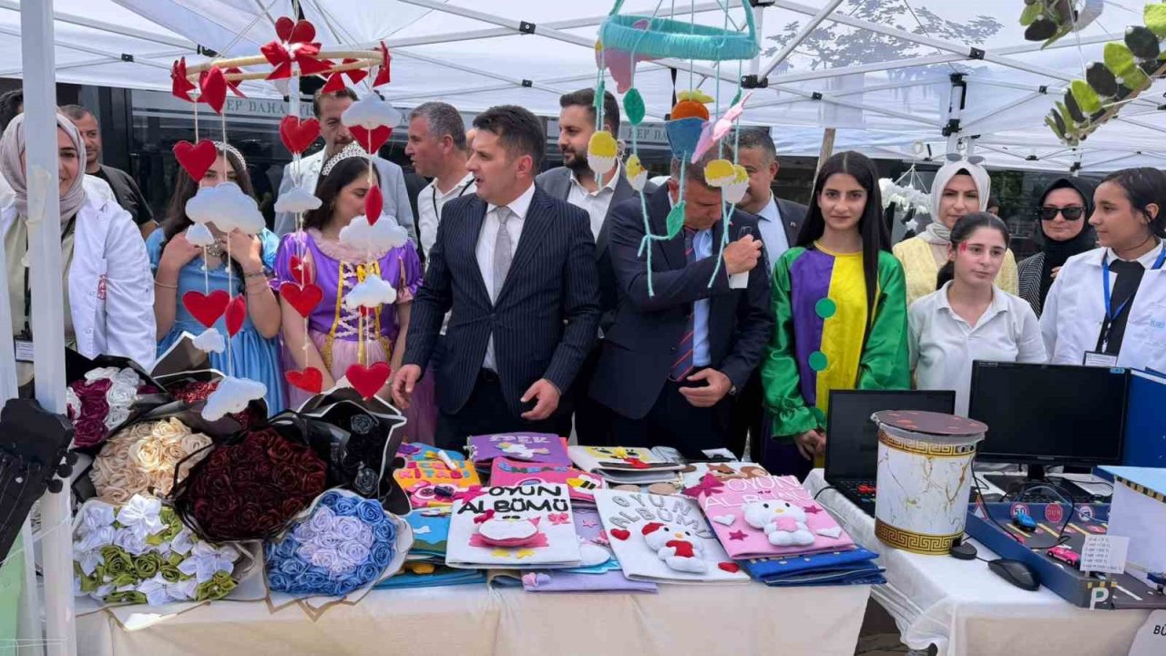 Siverek’te "Maarifin Kalbinde Marifetli Gençlik" fuarı açıldı