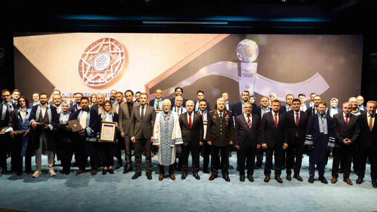NEÜ’de 6. Akademi Ödülleri Töreni’nde ödüller sahiplerini buldu