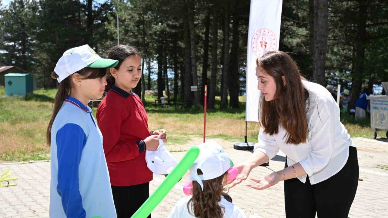 Manisa’da çocukların uçurtma şenliği neşesi