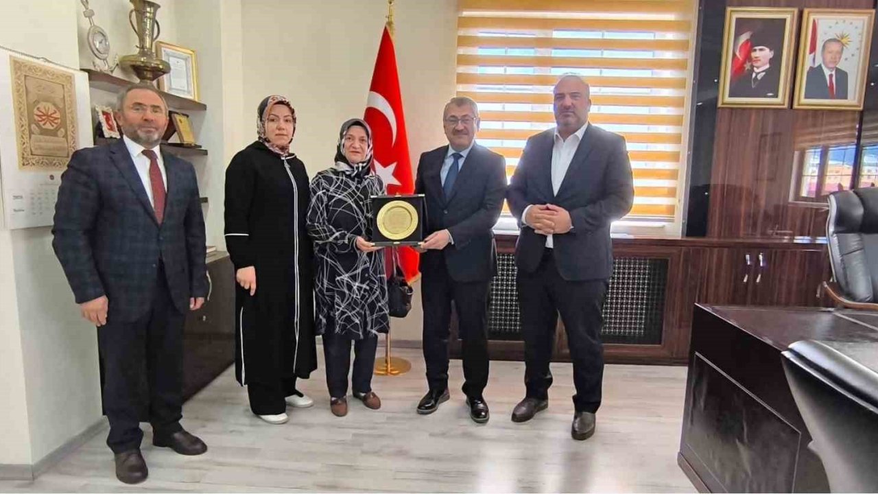 Emekli öğretmenden örnek bağış