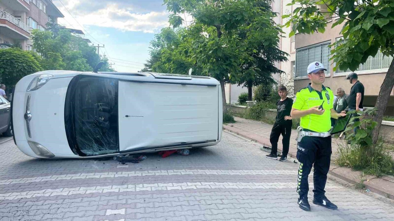 Tavşanlı’da otomobil yan yattı: 2 yaralı