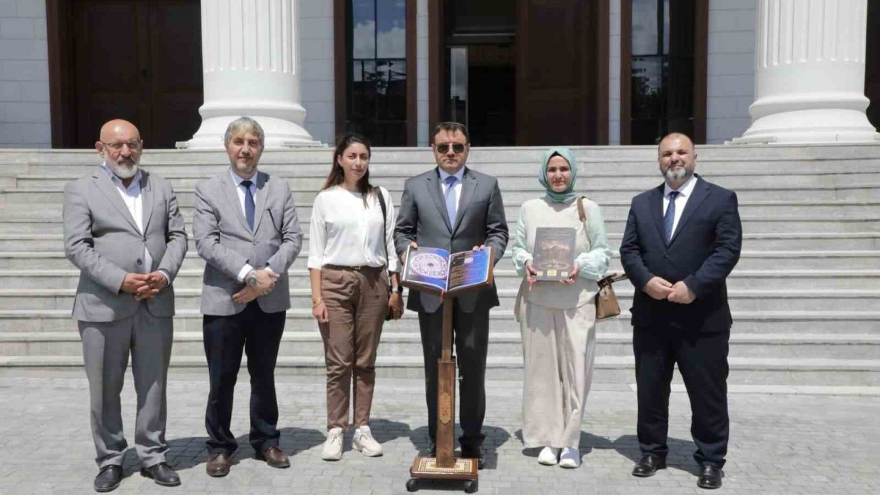 Kütahya Ulu Camii’nde ’Karekodlu Dijital Rehber Sistemi’ hizmete girdi
