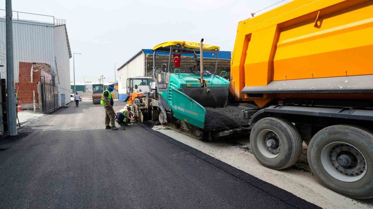 Tarsus’ta 23 sokakta sıcak asfalt çalışması