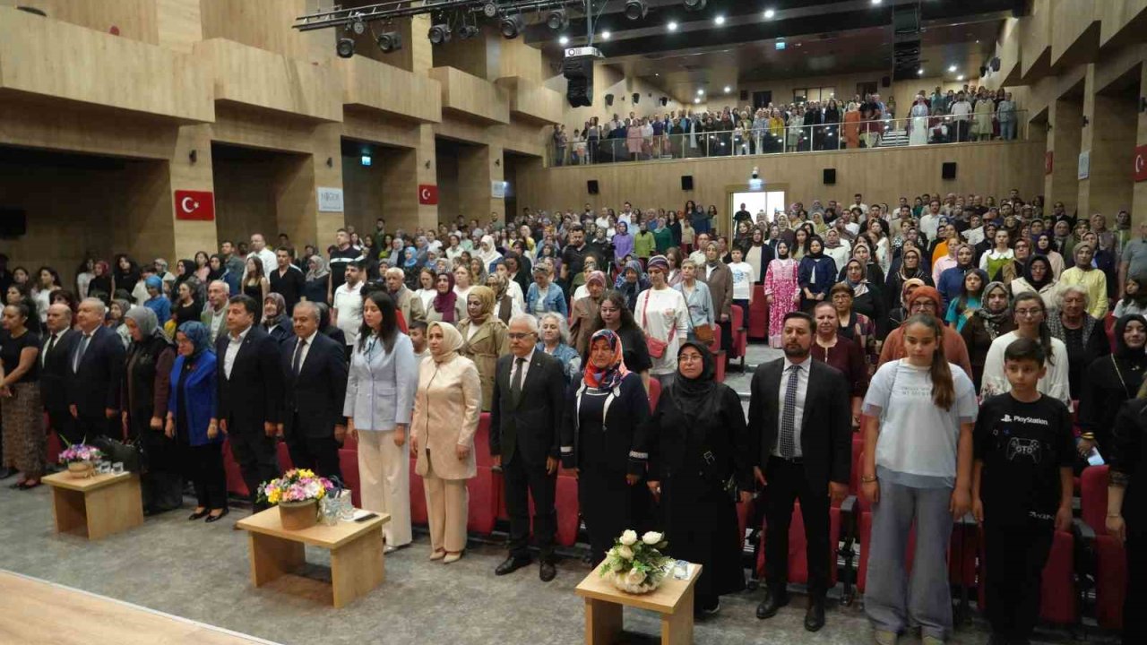 ’Nahita’nın Renkleri Defilesi’ büyük beğeni topladı