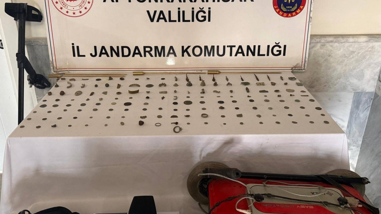 Jandarma tarihi eser niteliği taşıyan 150 adet sikke ve obje ele geçirdi