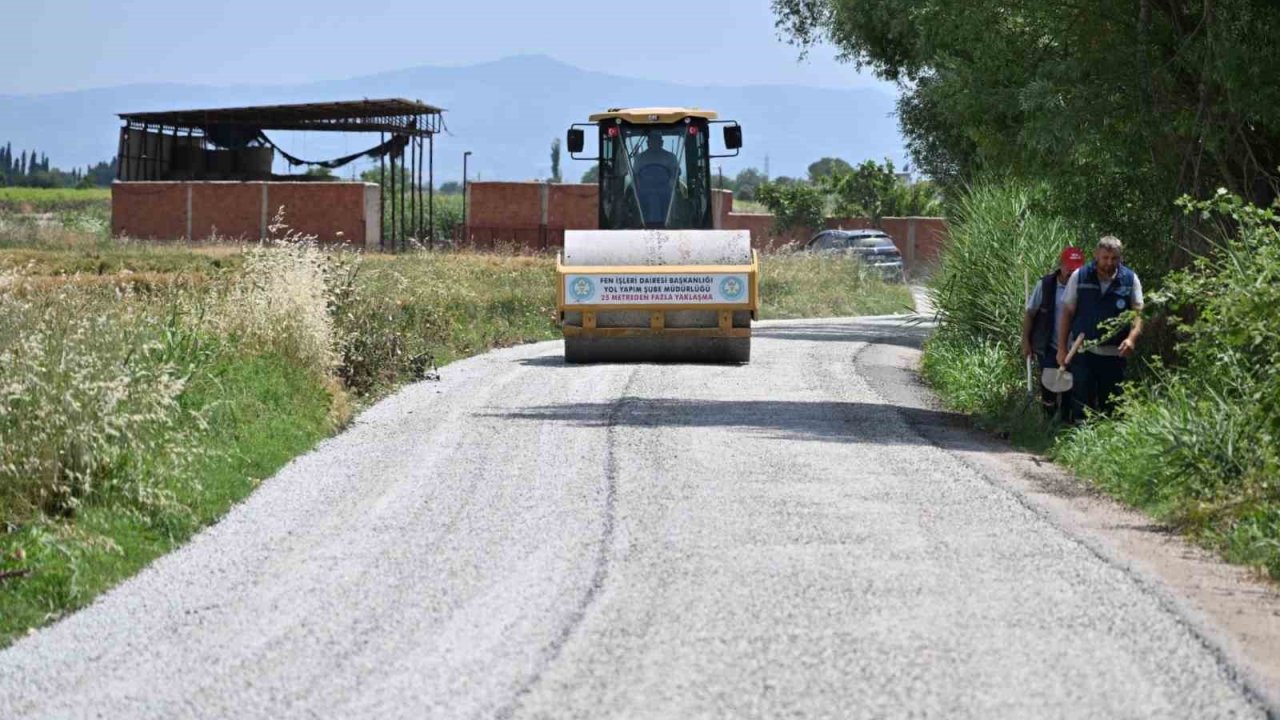 Salihli’de 5 mahalleyi bağlayan yol baştan sona yenilendi