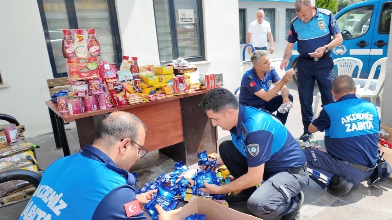 Mersin’de tarihi geçmiş gıda ürünleri ele geçirildi