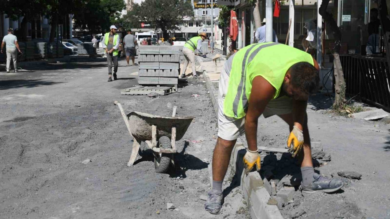 Kuşadası Cumhuriyet Mahallesi 5 bin metrekare daha yeni yola kavuşacak