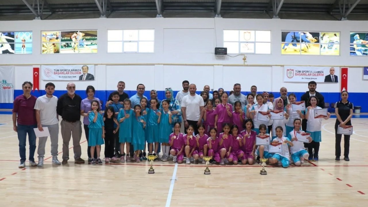 Basketbolda şampiyon  Şeyh Şamil İlkokulu