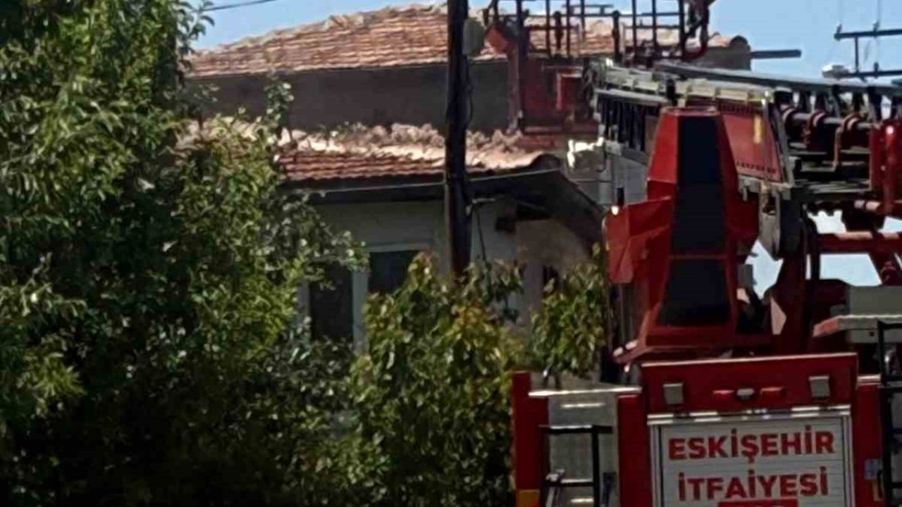 Çocuğun oynadığı ateş evi yaktı