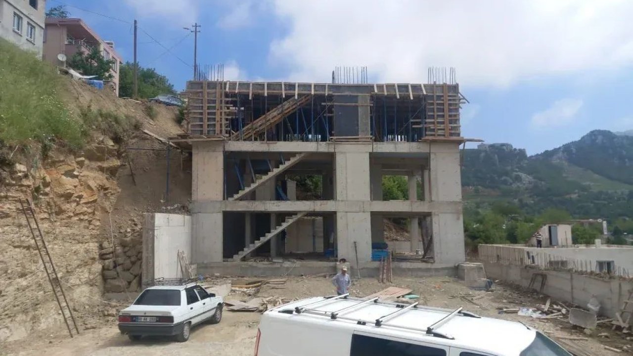 Kahramanmaraş’ta inşaattan düşen işçi ağır yaralandı