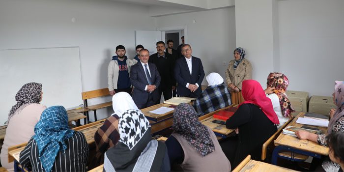 Kars Valisi Ziya Polat Kur’an Kursunu Ziyaret Etti