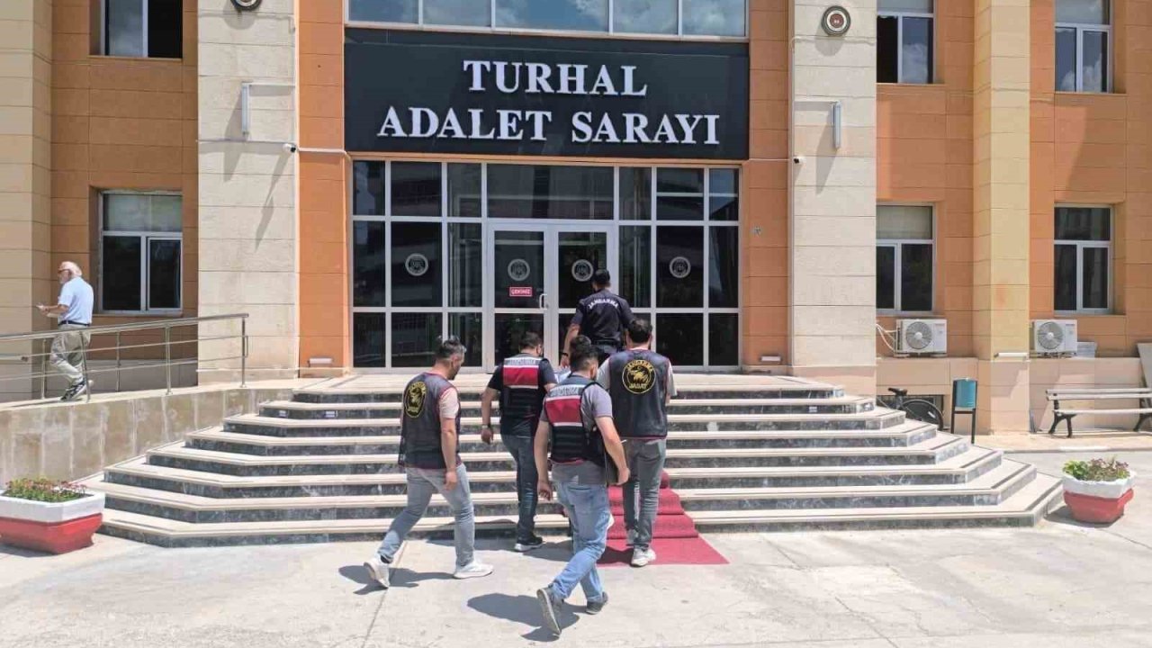 Tokat’ta 24 yıl 9 ay hapis cezası bulunan firari jandarma operasyonuyla yakalandı