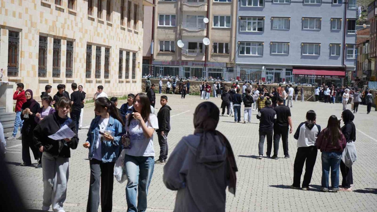 Bayburt’ta 876 öğrenci LGS heyecanı yaşadı