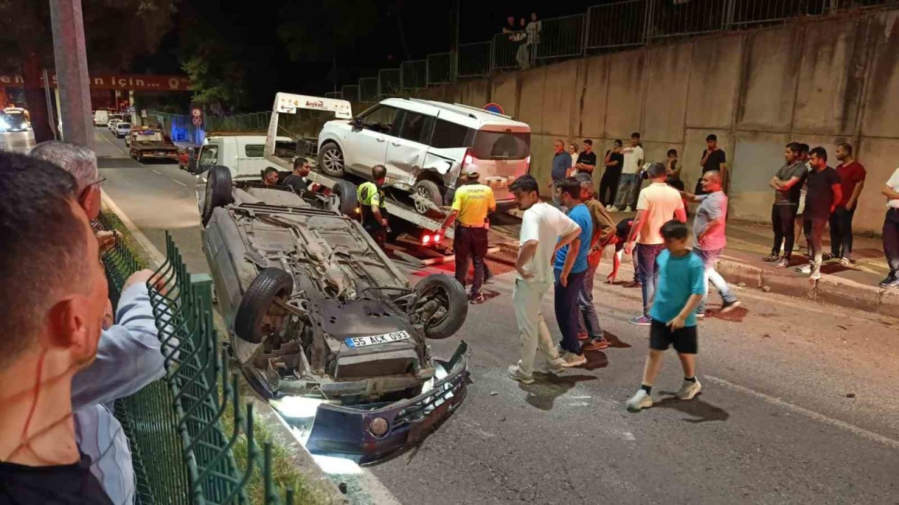 Kontrolden çıkan otomobil park halindeki araçlara çarpıp takla attı: 2 yaralı