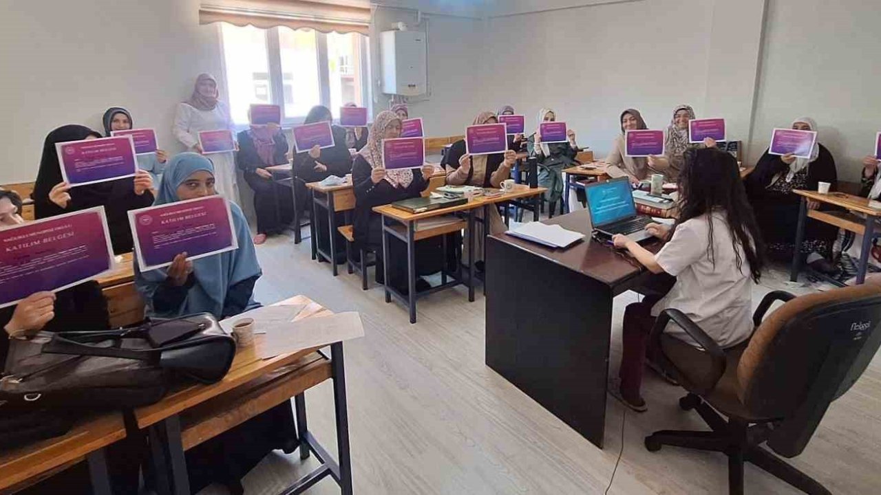Bayburt’ta 120 kadına menopoz eğitimi verildi