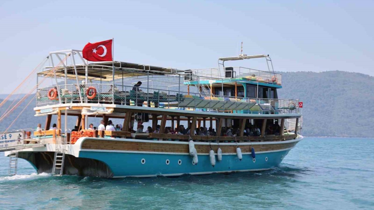 Muğla Büyükşehir Belediyesi şehit aileleri ve gazileri tekne gezisi düzenledi