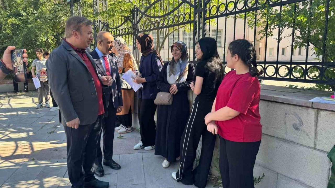 Vali Aydoğdu, LGS öncesi öğrenci ve velilerle bir araya geldi