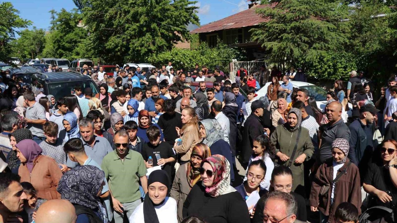 Sınava gireceği merkezi karıştıran öğrenci son anda sınava yetiştirildi