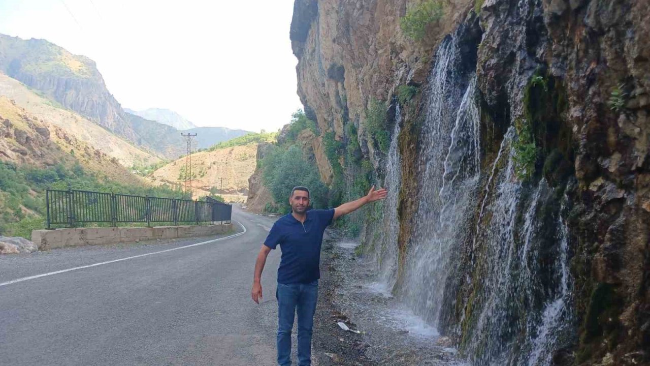 Durankaya şelalesi coştu