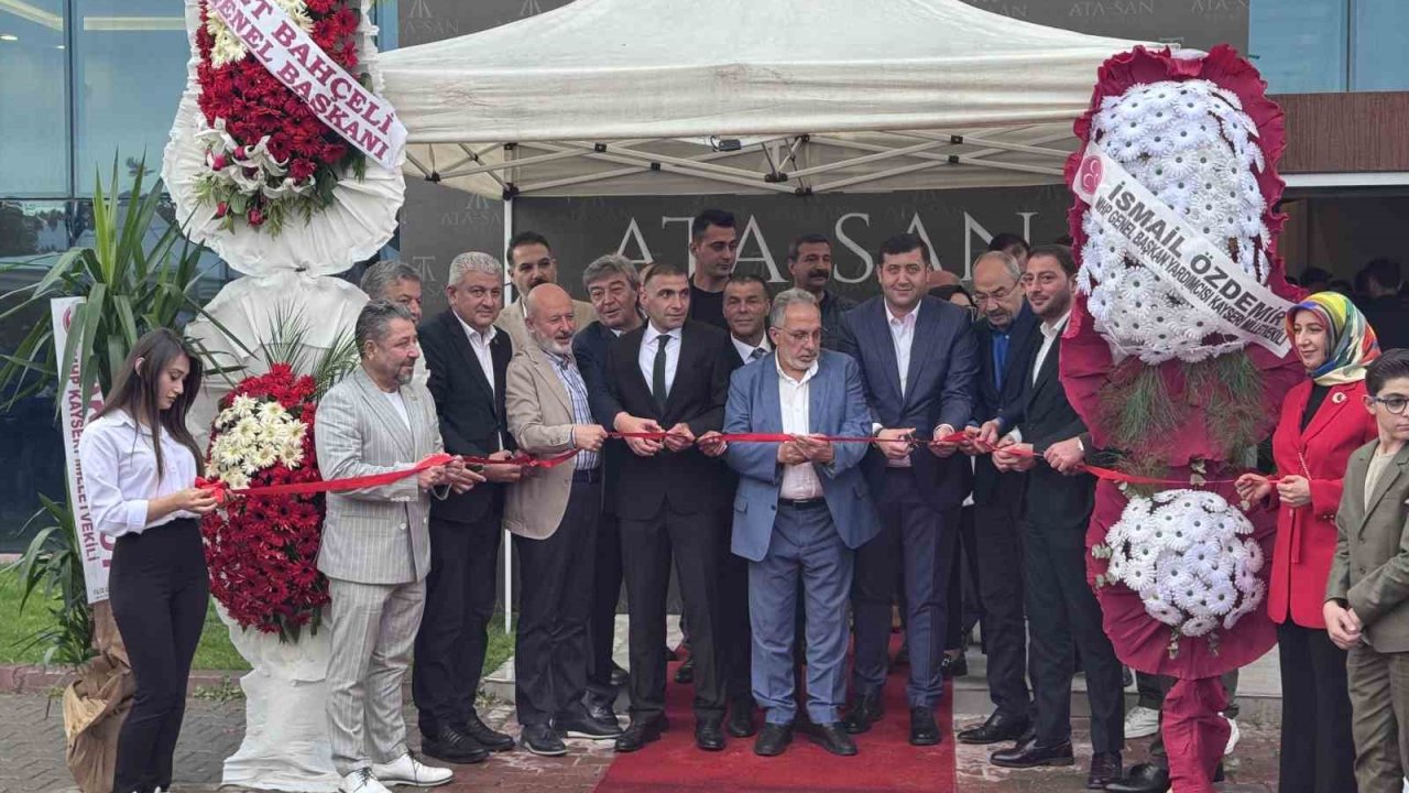 Ata-San Otomotiv yeni hizmet binası protokolün katılımıyla açıldı