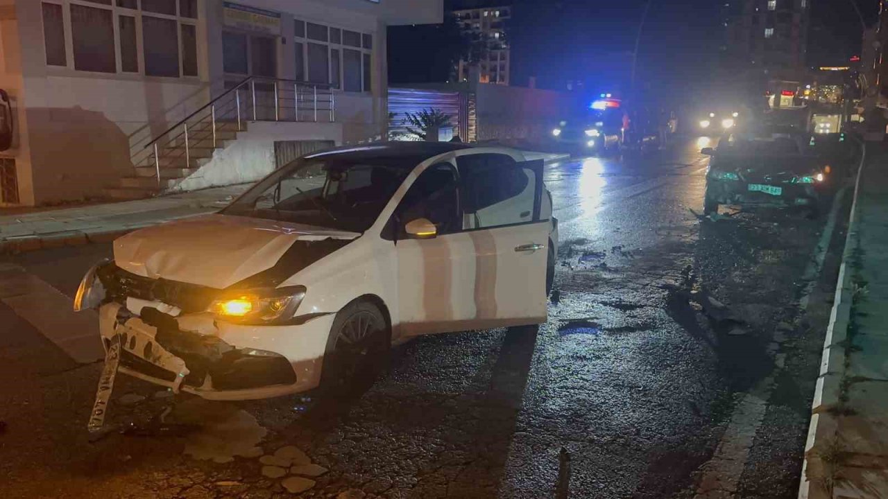 Elazığ’da zincirleme trafik kazası: 3 yaralı