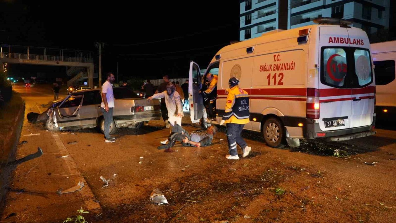 Kastamonu’da can pazarı: Yaralıyı kurtarmaya çalışanlara başka bir araç çarptı : 6 yaralı