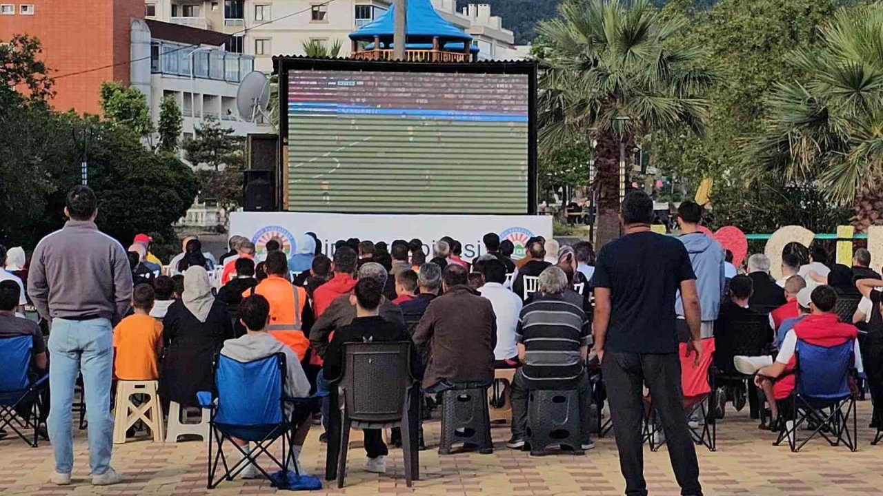 Milli maç heyecanı Kastamonu’da dev ekranda yaşandı