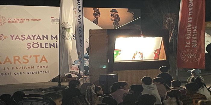 Usta Sanatçı Yılmaz Karakuzu Karagöz Gösterisiyle Karslılarla Buluştu
