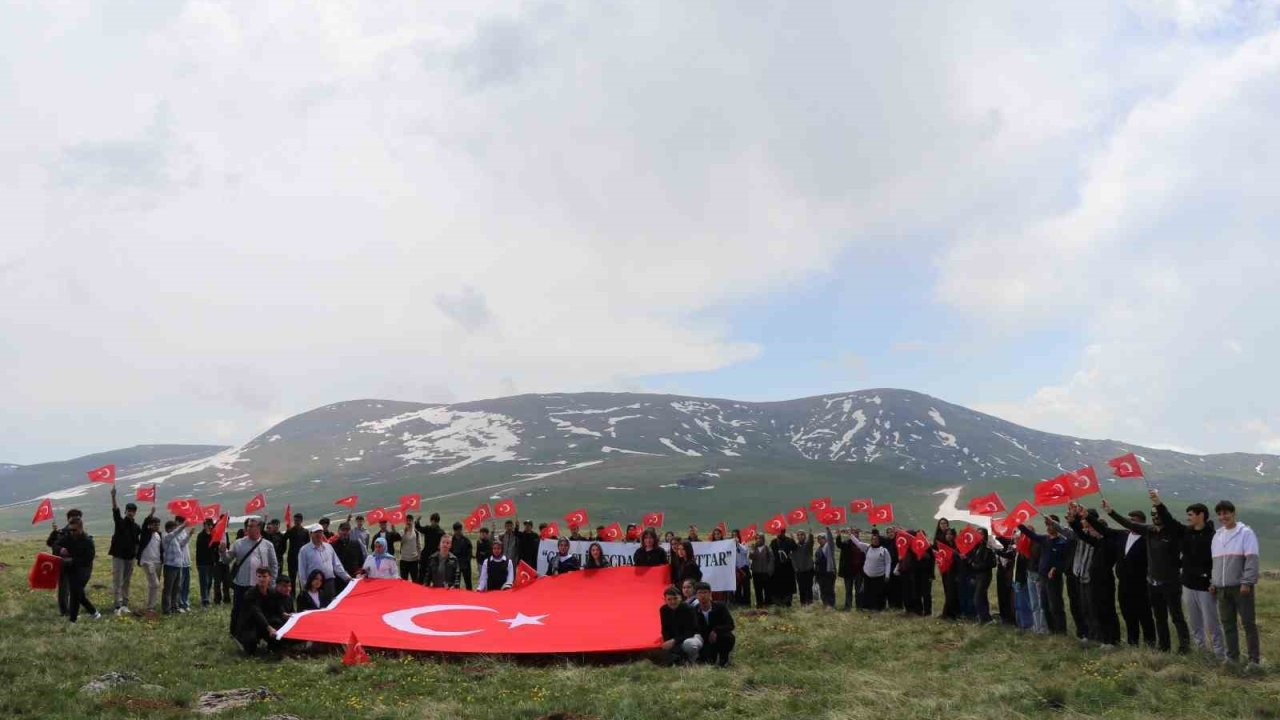 Gençler şühedanın izinde yürüdü