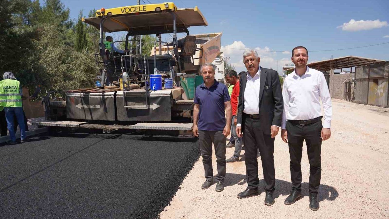 Kahta Belediyesi yılın ilk asfalt serimini gerçekleştirdi