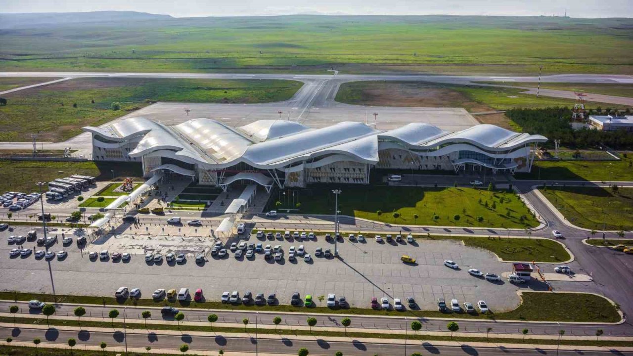 Sivas Havalimanı’nda yolcu sayısı 5 ayda 186 bini aştı