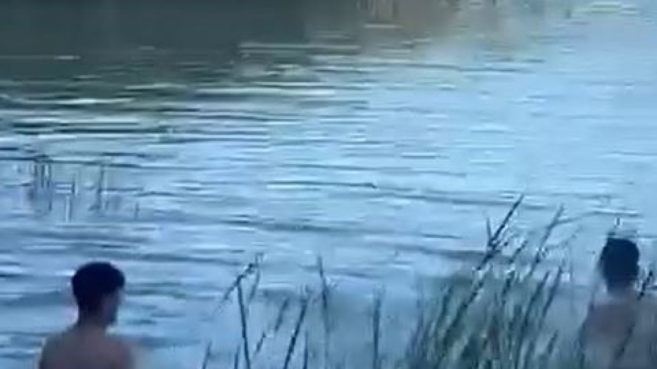 Arnavutköy’de çocukların gölette tehlikeli oyunu kamerada