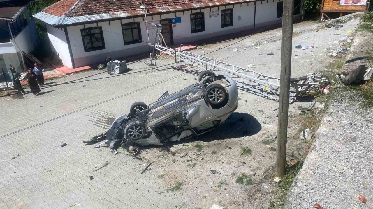Takla atan otomobil aydınlatma direğine çarptı: 1 yaralı
