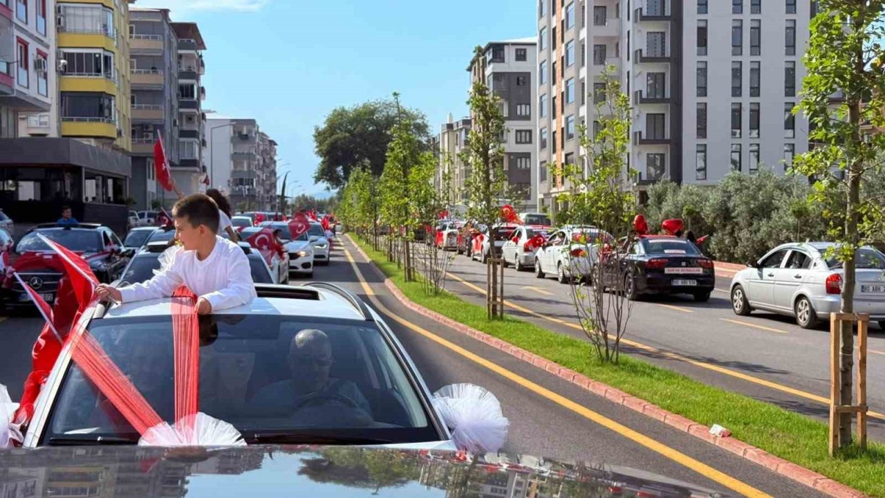 Osmaniye’de 72 öğrenci mezuniyet ve hatim sevincini konvoyla kutladı