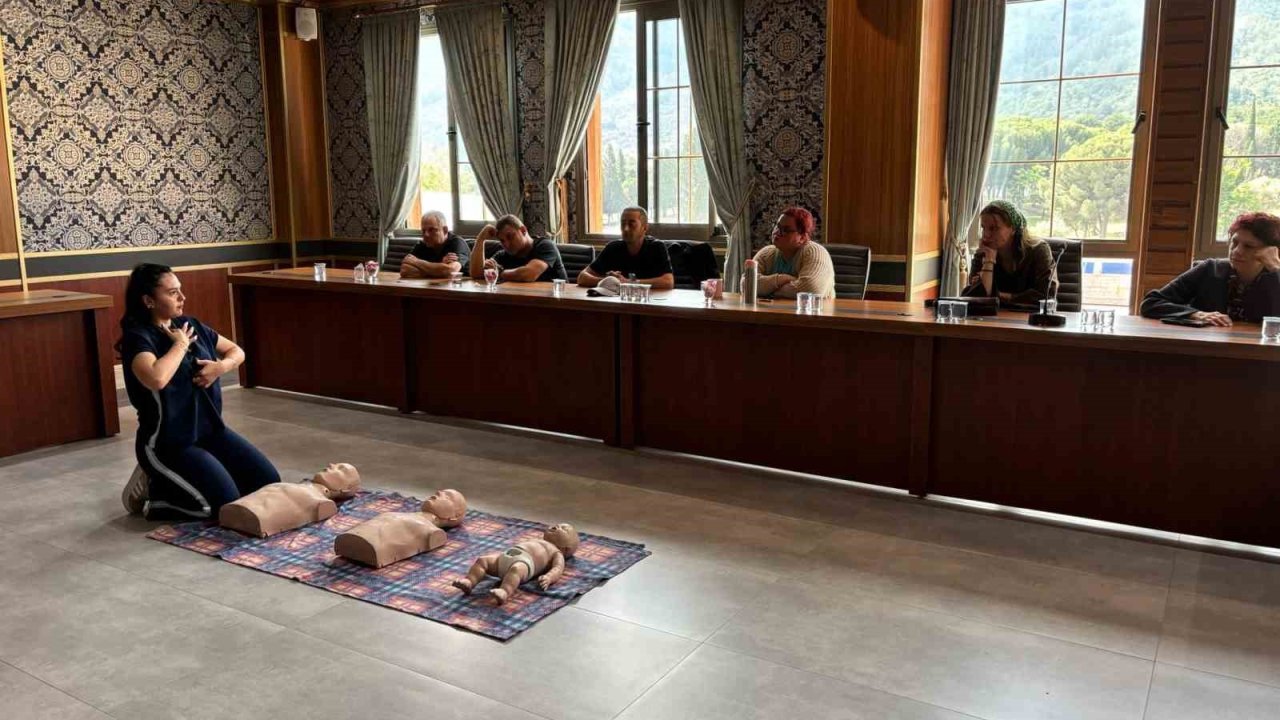Yunusemre Belediyesi personeline ilkyardım eğitimi